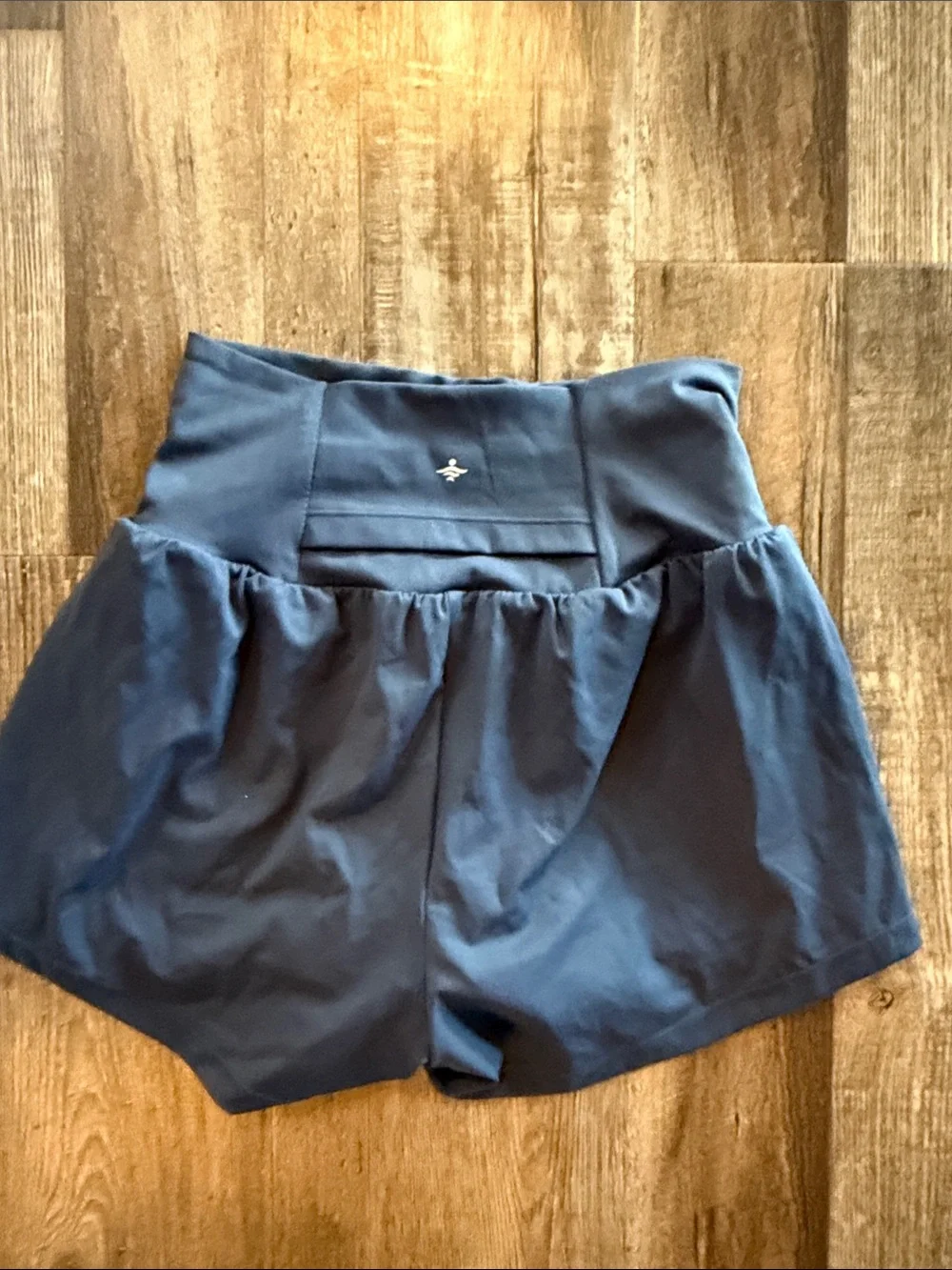 HALARA High-Waist Athletic Shorts in Navy Sz small- back pocket